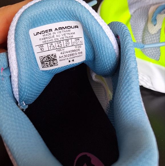 Under Armour women basketball shoes - Picture 4 of 5